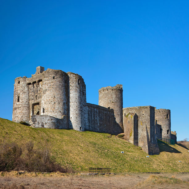 Welsh language Kidwelly Castle Pamphlet Guide
