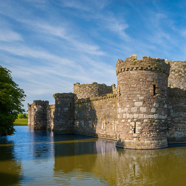Welsh language Beaumaris Castle Guidebook  World Heritage Site 