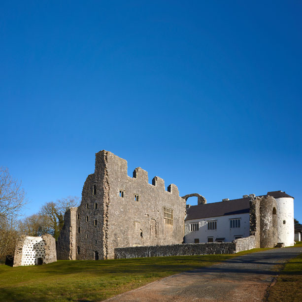 Welsh language Oxwich Castle Pamphlet Guide