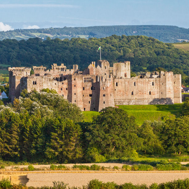 Welsh language Raglan Castle Pamphlet Guide