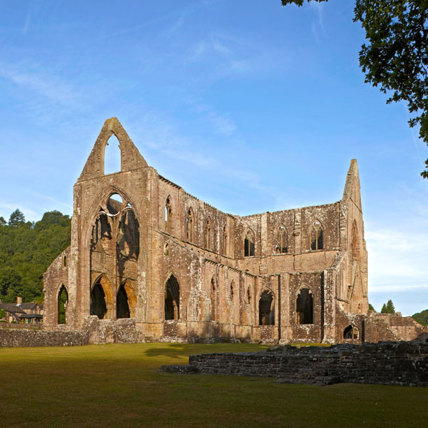Welsh language Tintern Abbey Pamphlet Guide
